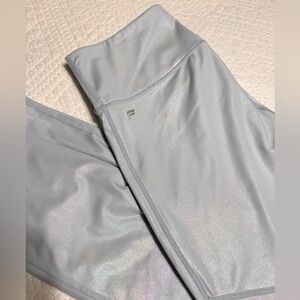 Fabletics High-Waisted Iridescent Luxe 7/8 legging size Medium